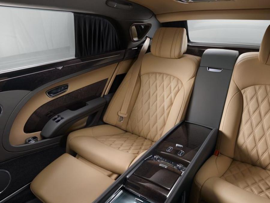 Интерьер Bentley Mulsanne 2016 года  (фото 28 из 33)